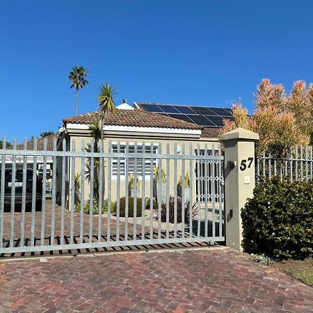 Plett57 - Self Catering - Room No1 Плетенбърг Бей Екстериор снимка